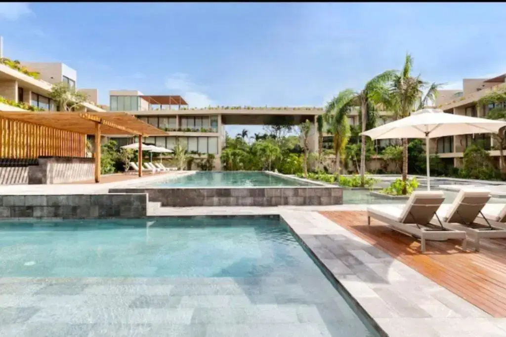 Penthouse LOFT with GYM, Beach Club & Wifi without separate bedrooms, just 1 King Size Bed and 1 Sofa Bed