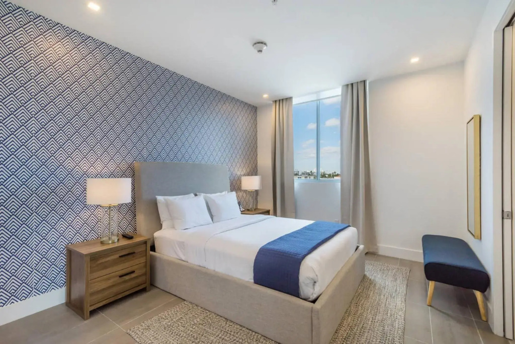 Luxury 2 bedroom apt in South Beach 301