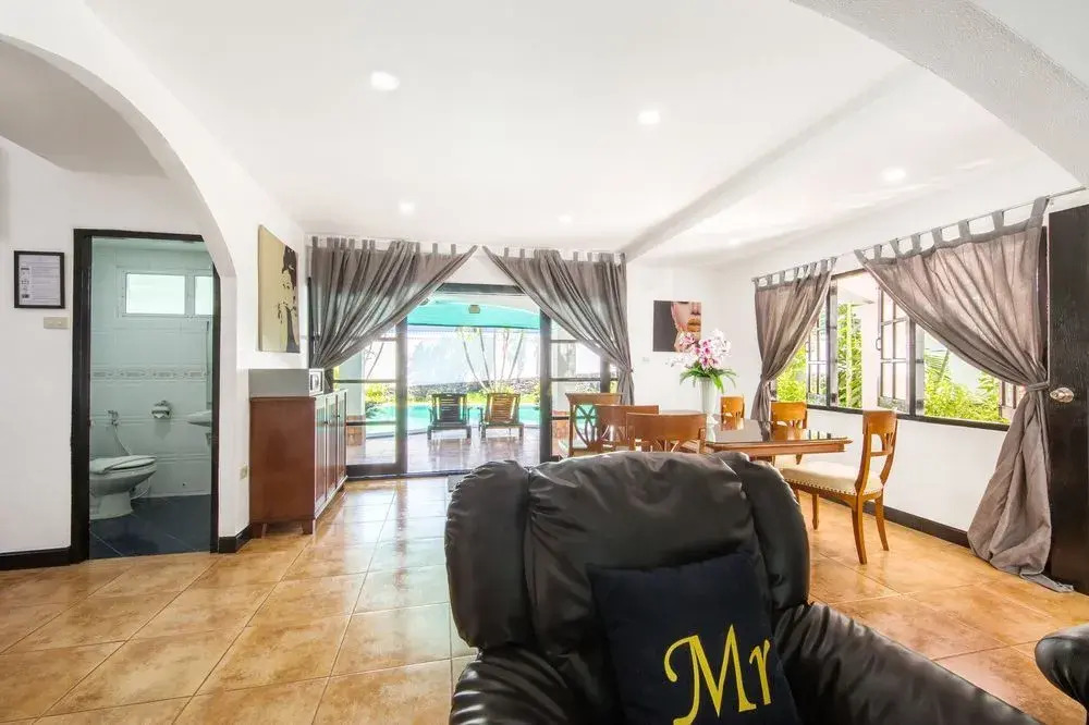 Brand New Modern Pattaya Pool Villa near Walking street
