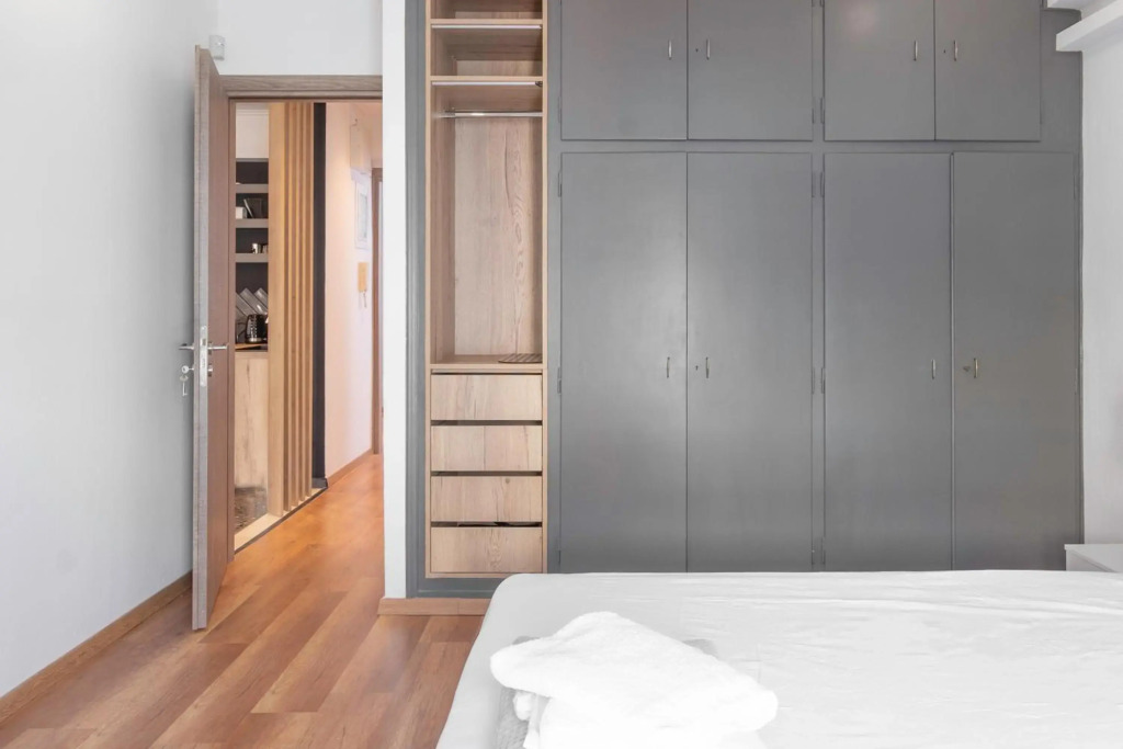 Lovely 2 bedroom rental in excellent location