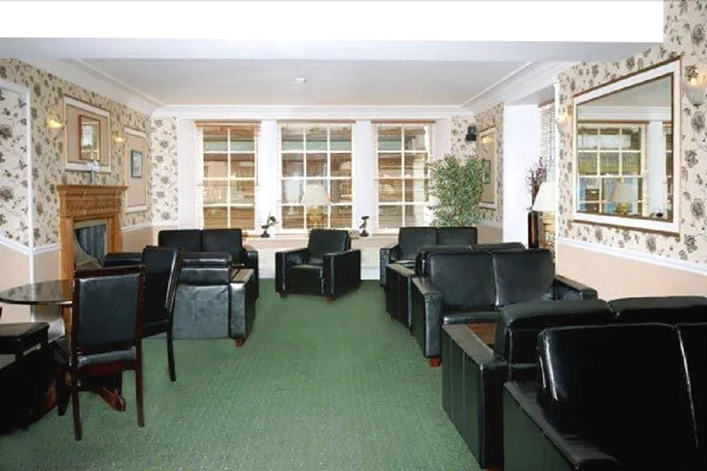Douglas Arms Hotel