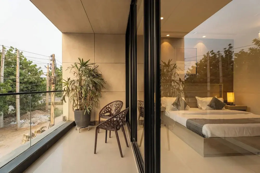 The Lodgers Luxury Hotel Near Golf Course Road Gurgaon