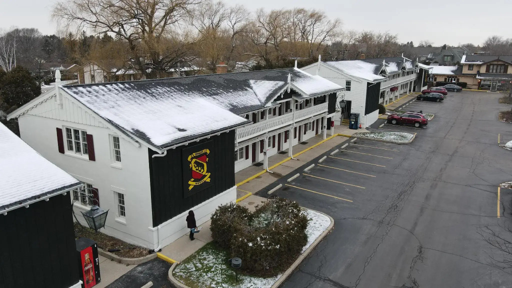 Chalet Motel Mequon