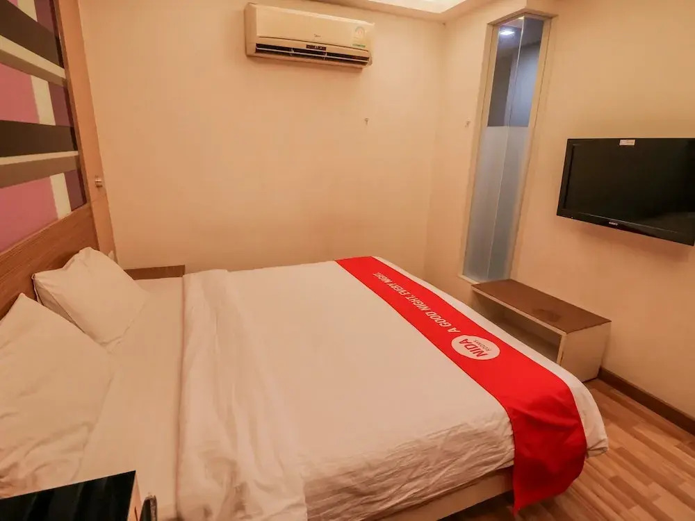 Nida Rooms Khlong Toei 390 Sky Train