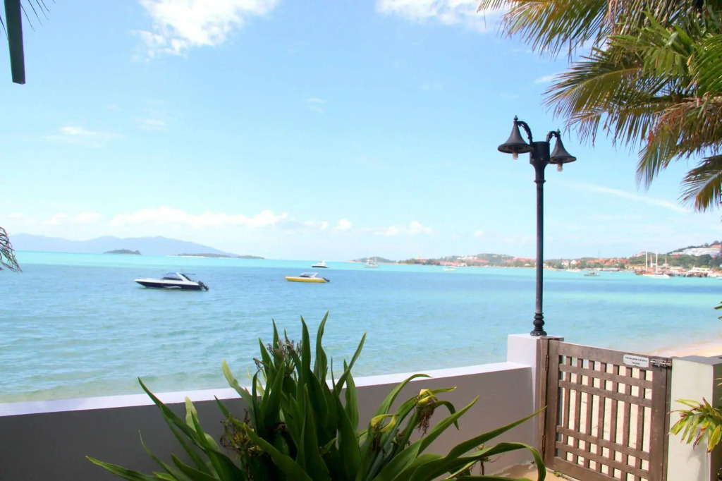 The Boardroom Beach Bungalows