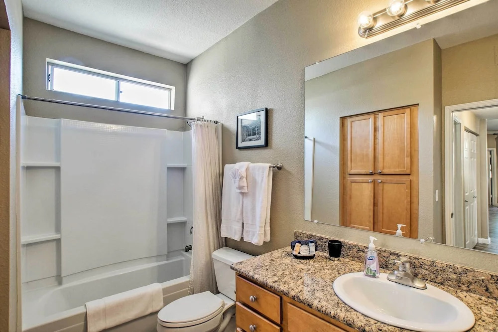 < 1 Mi to Scottsdale Quarter! Resort Condo w/ Pool