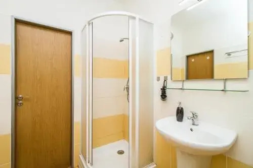 Silver Apartments by LH