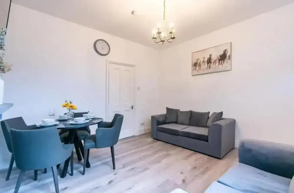 Cozy Nottingham Retreat Entire Home With 4 Bedroom