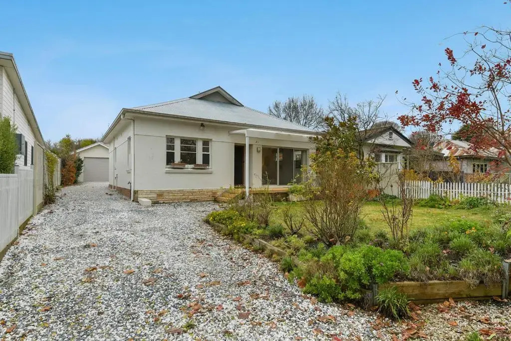 Leafy Lamrock Cosy 3 bedroom home Near CBD