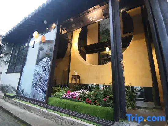 Yueshang Zen Space Homestay (Jinxi Ancient Town)