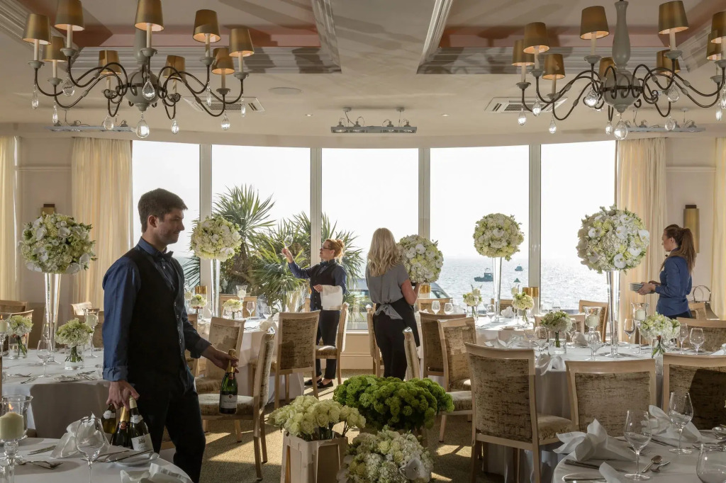 Roslin Beach Hotel