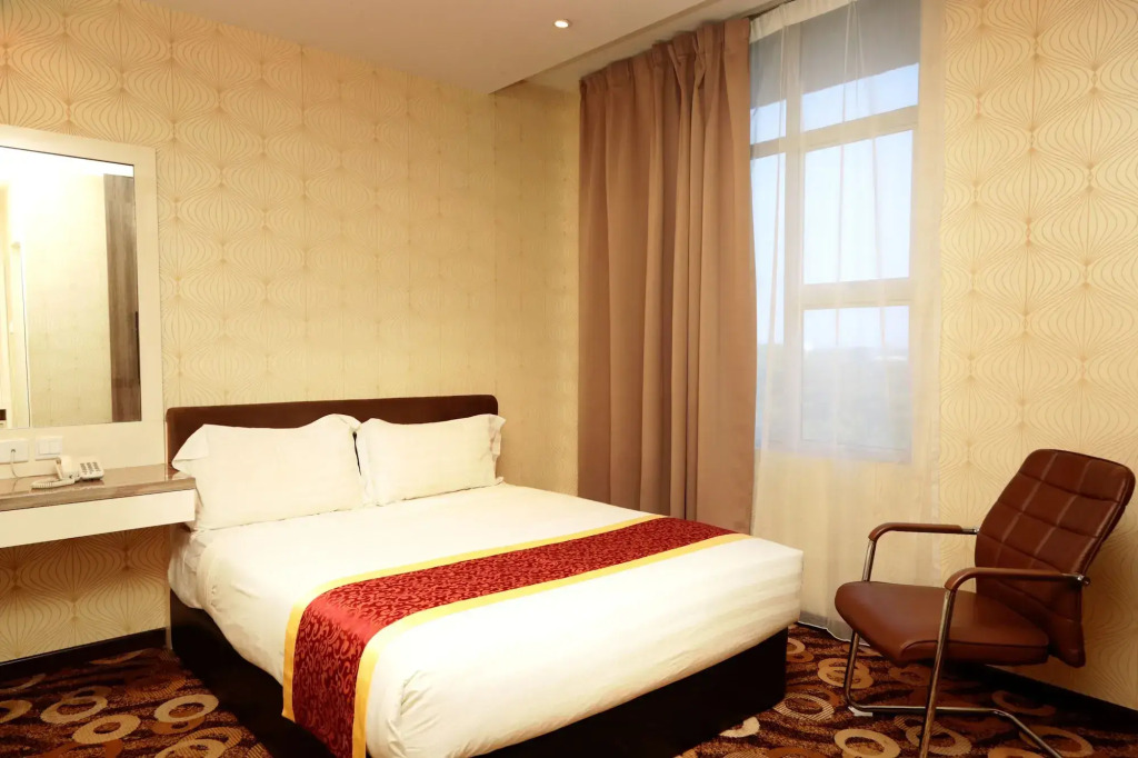 Golden Valley Hotel