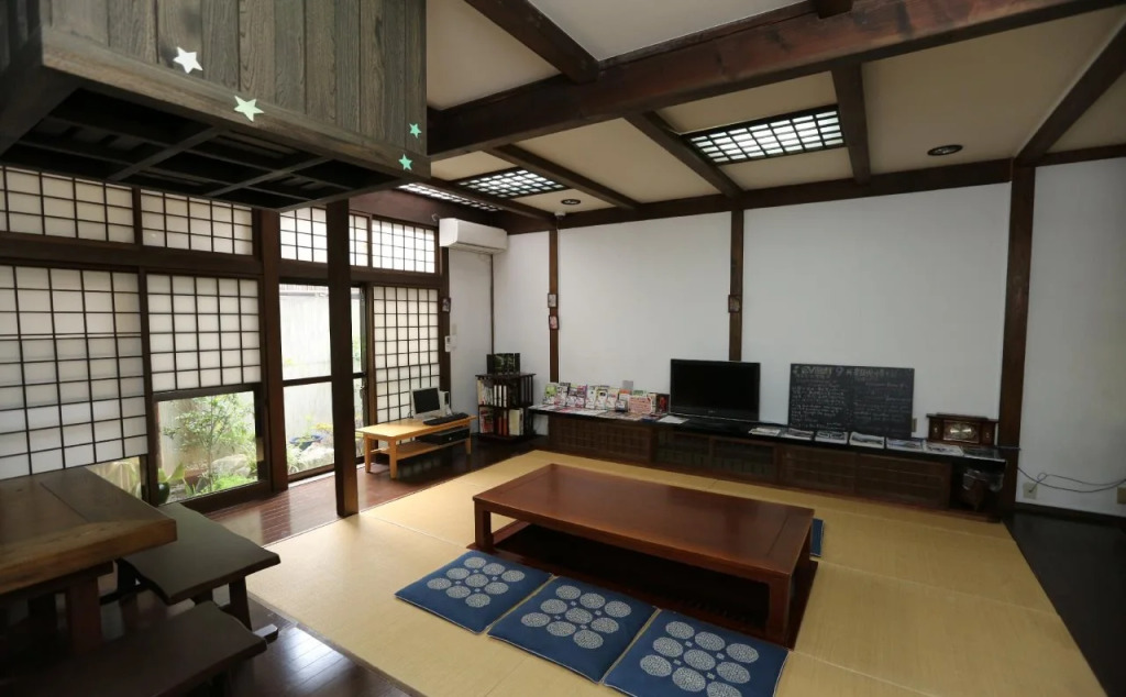 Waraku House