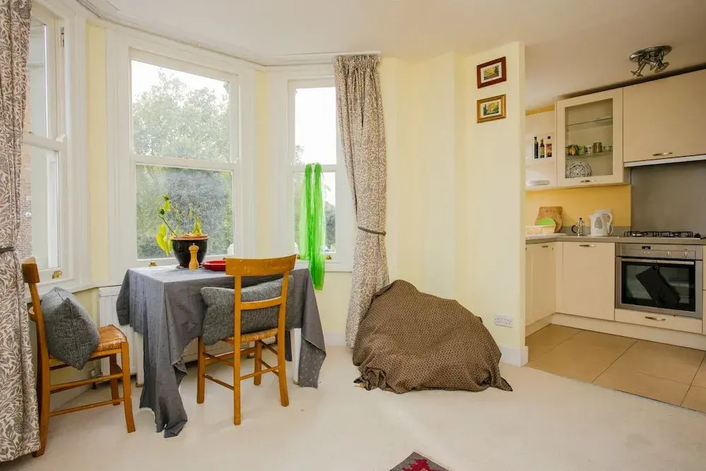 Beautiful 2 Bedroom Apartment in Kennington