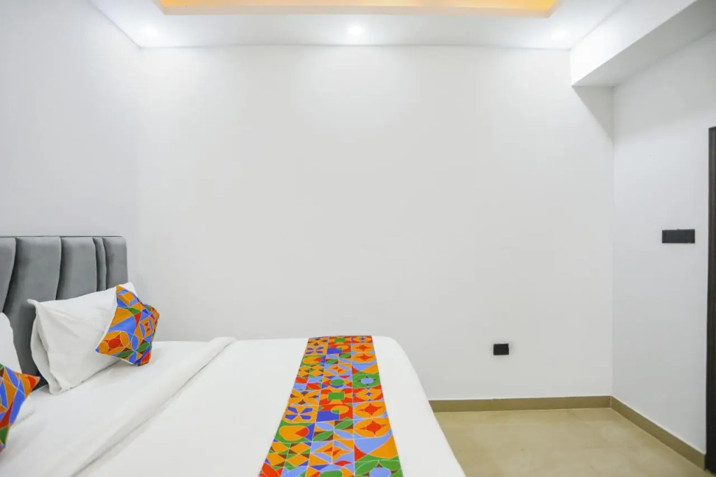 FabHotel Rasa Arcade