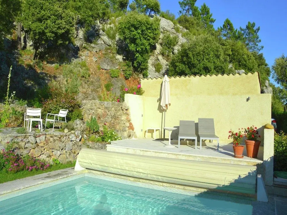 Villa with heated pool, pétanque, spa & view