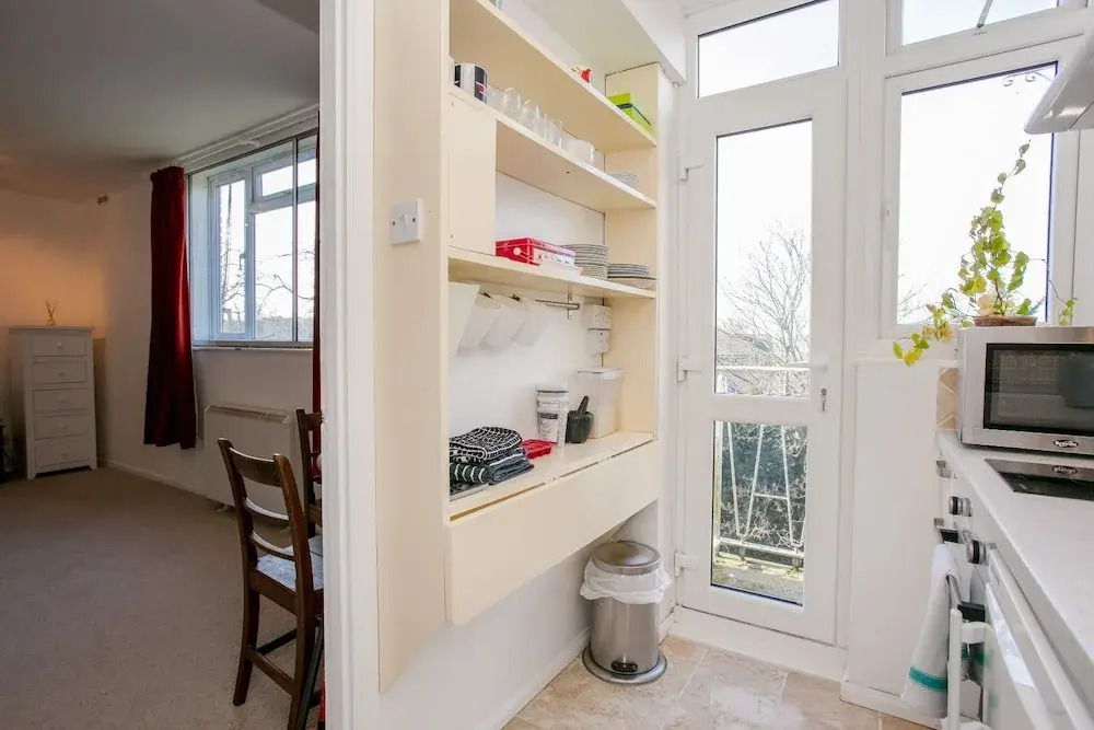 Studio Apartment in Putney With Balcony Sleeps 2