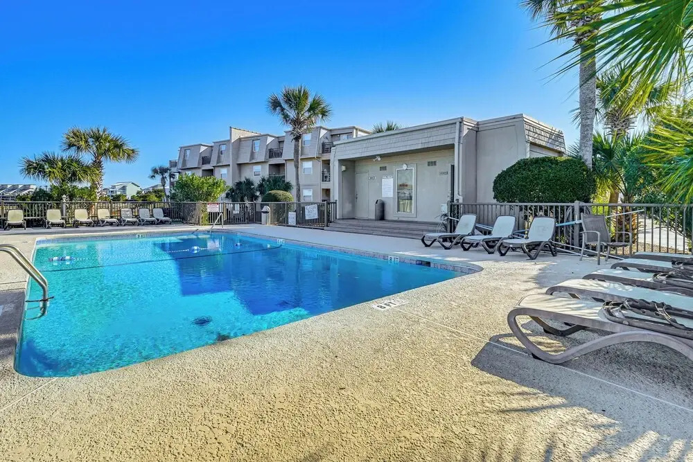 Waterfront Gem w/ Balcony in Garden City