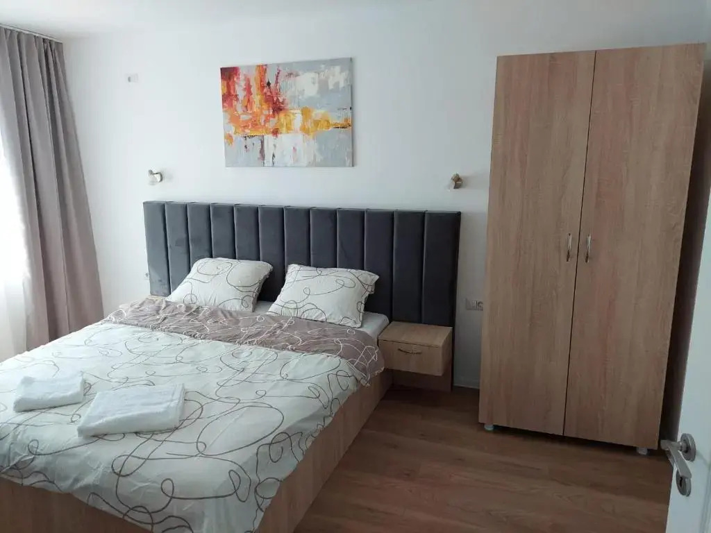Ela's apartment