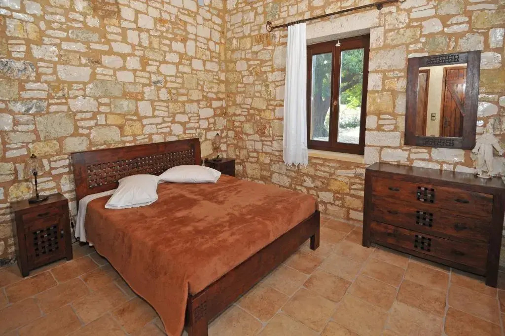 VILLA KOUTSOYPIA STONE HOUSE