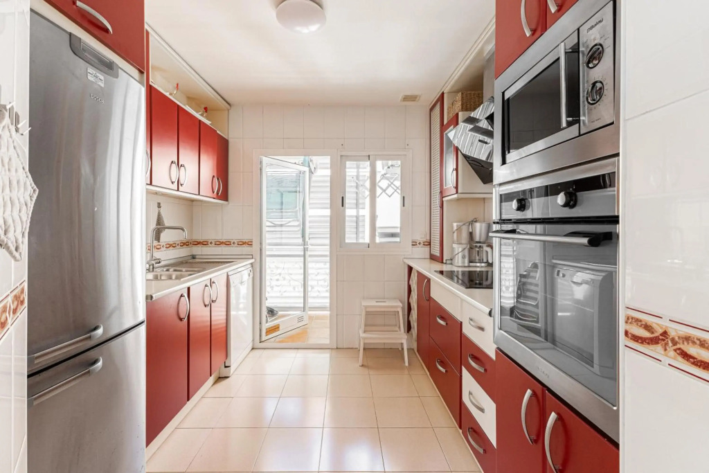 3 bedroom apartment with private rooftop terrace