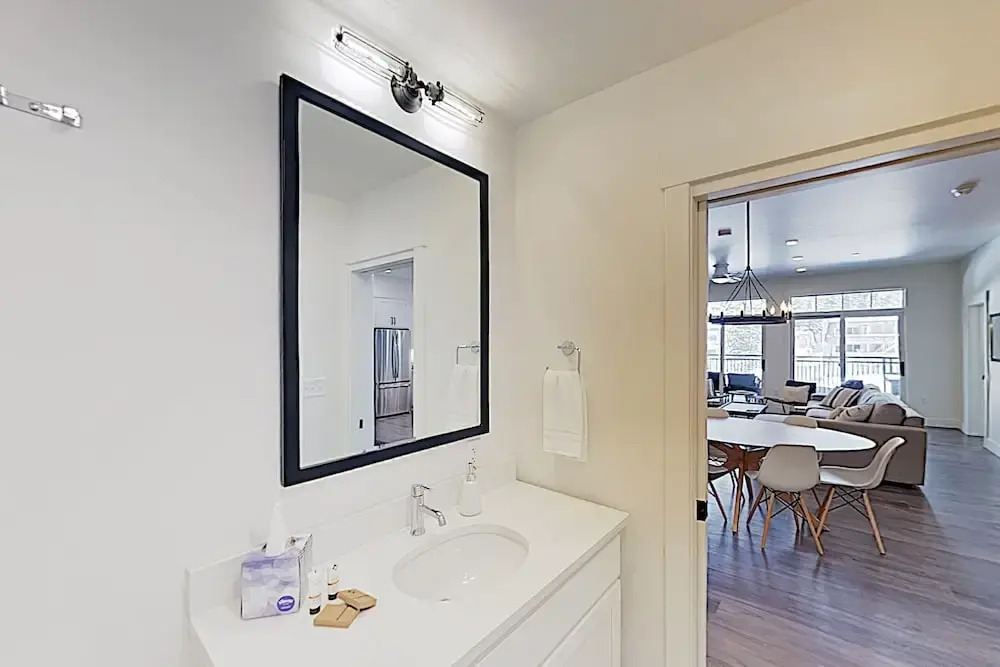 New Listing! Lavish All-season Escape W/ Hot Tub 3 Bedroom Condo