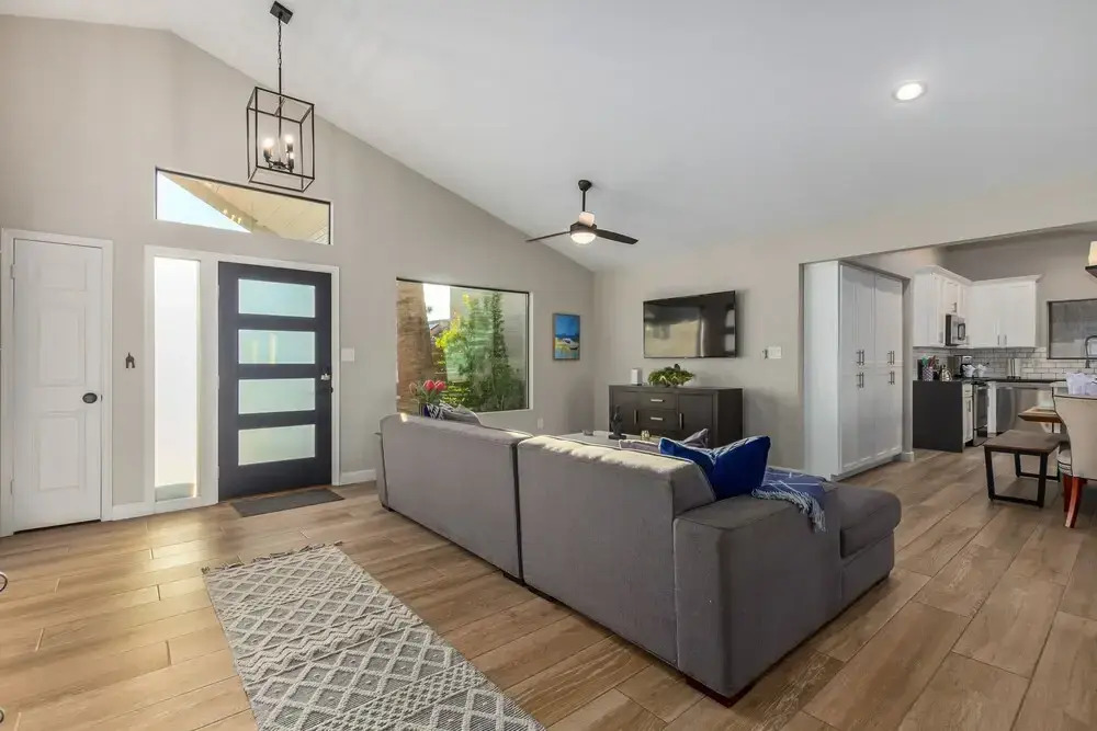 110th Scottsdale 3 Bedroom Home by RedAwning