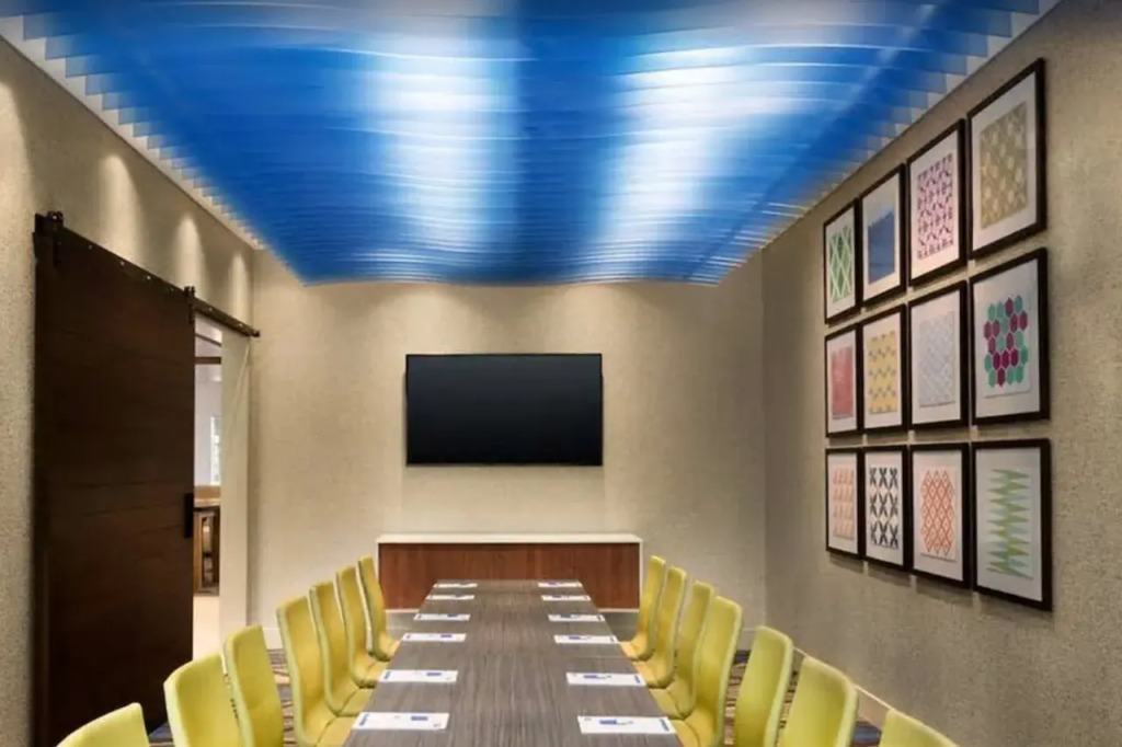 Holiday Inn Express & Suites - Aurora by IHG