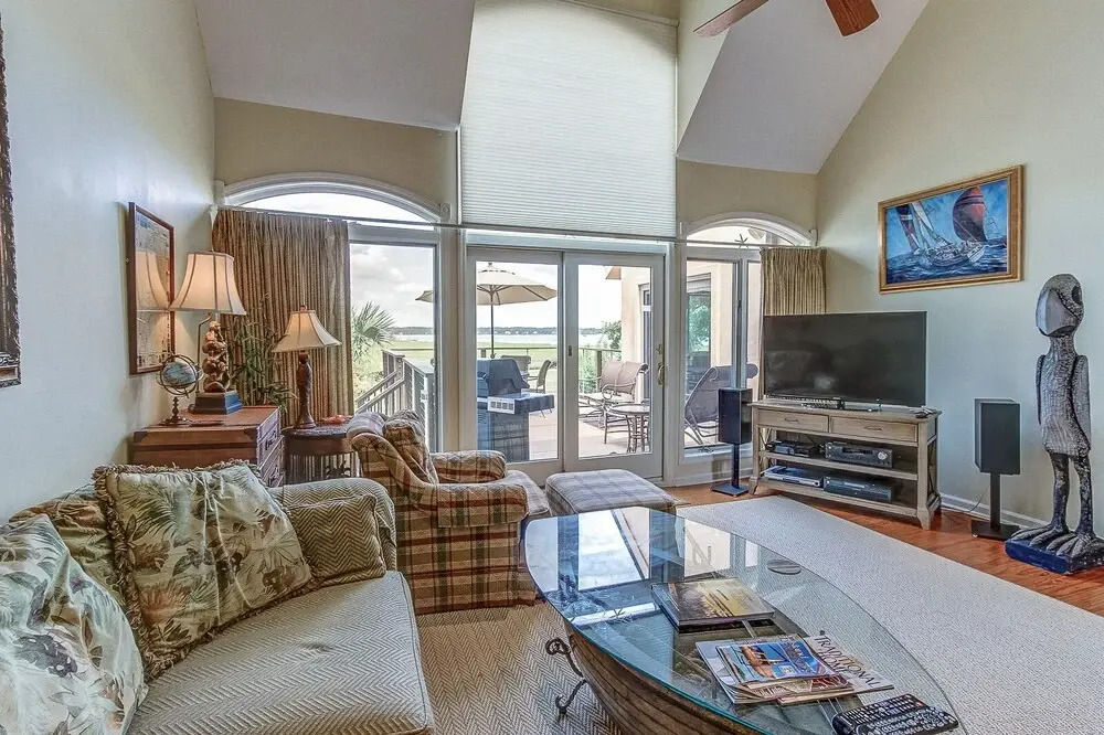 17 Mizzenmast Court