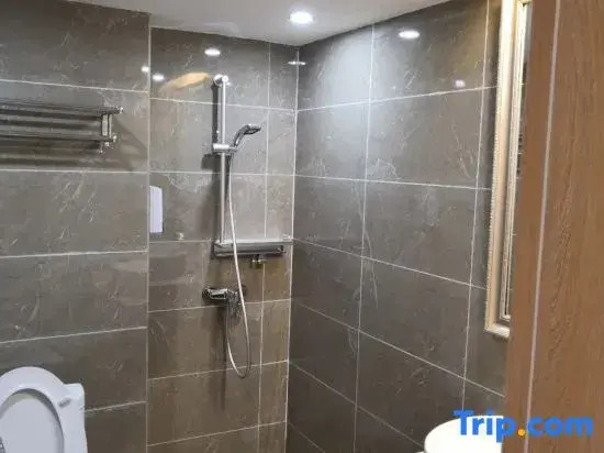 Yebang Convenience Hotel (Guilin North Railway Station)