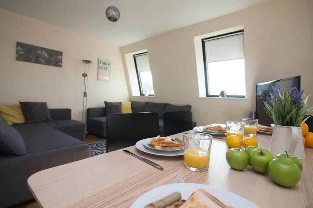 Stayzo Castle Penthouse 17 - A Clean Fresh Modern Apartment With Free Wi-fi