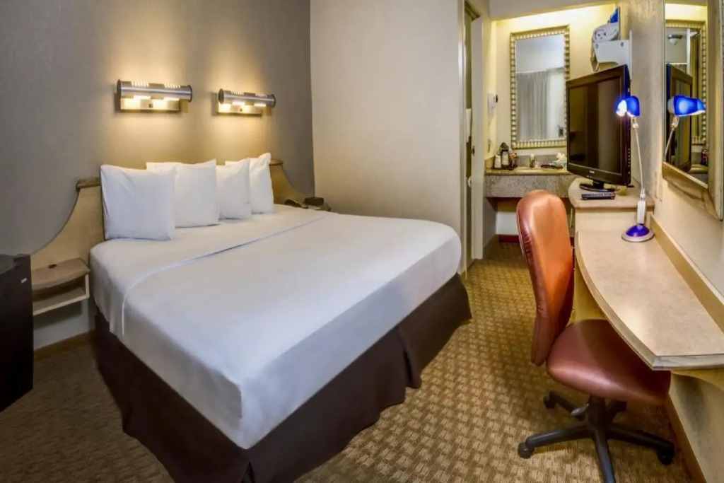 Midpointe Hotel by Rosen Hotels & Resorts