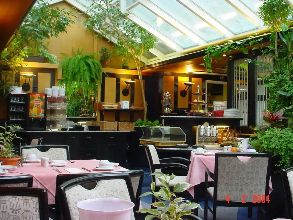 Avenue Hotel