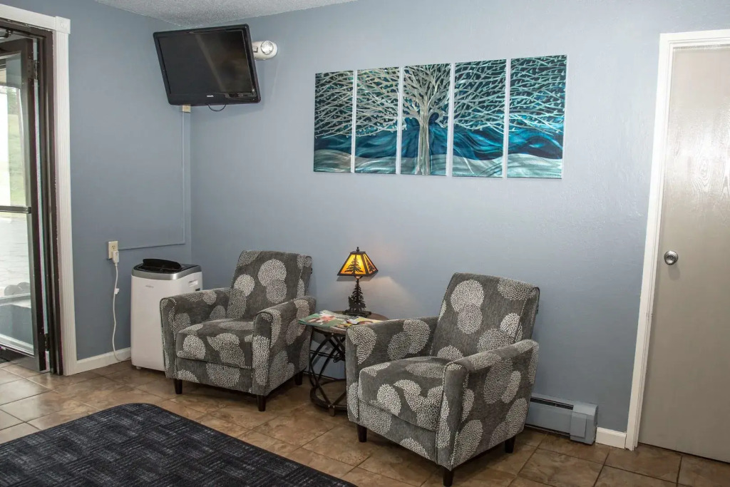 Americas Best Value Inn & Suites Detroit Lakes
