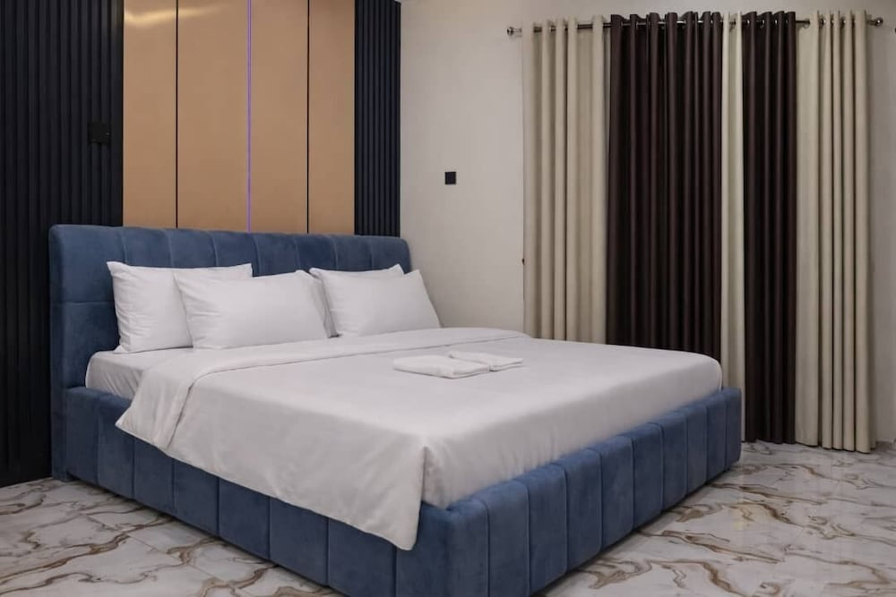 Tiano Hotel & Suites