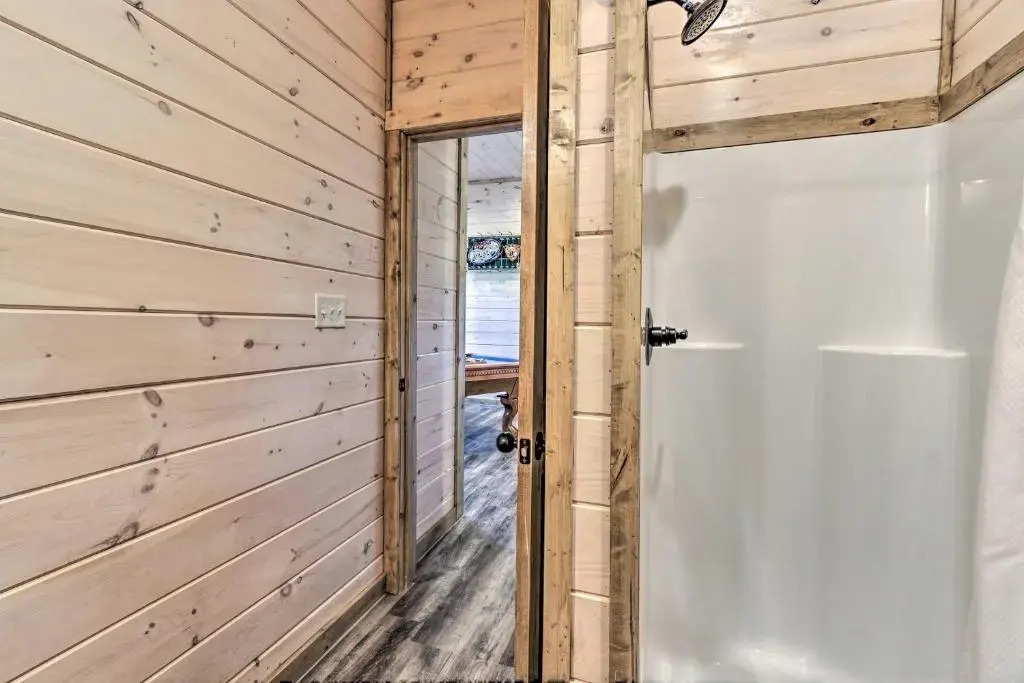 'Madison Bear Garden' 7Bdr w/Hot Tub + Pool Access