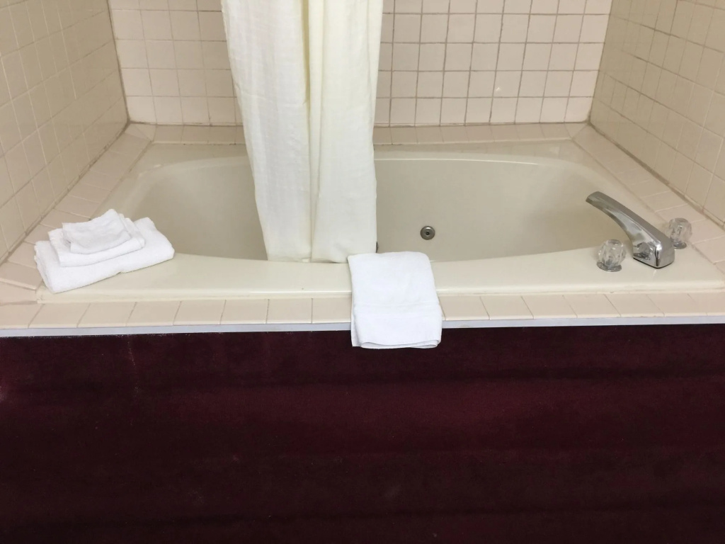 Laketree Inn And Suites Marion