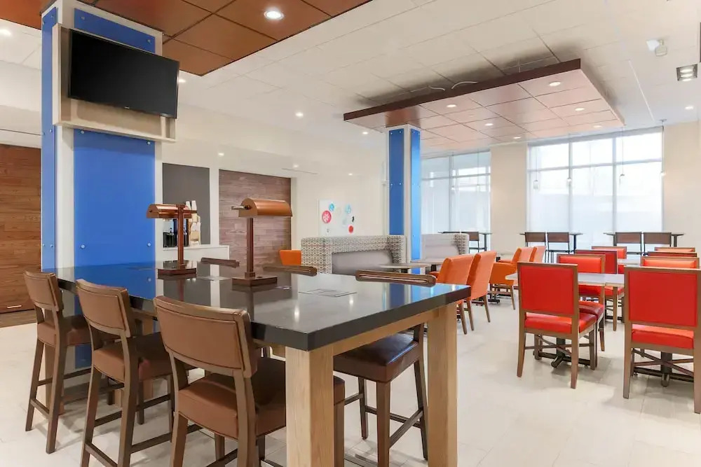 Holiday Inn Express & Suites Chicago OHare Airport by IHG