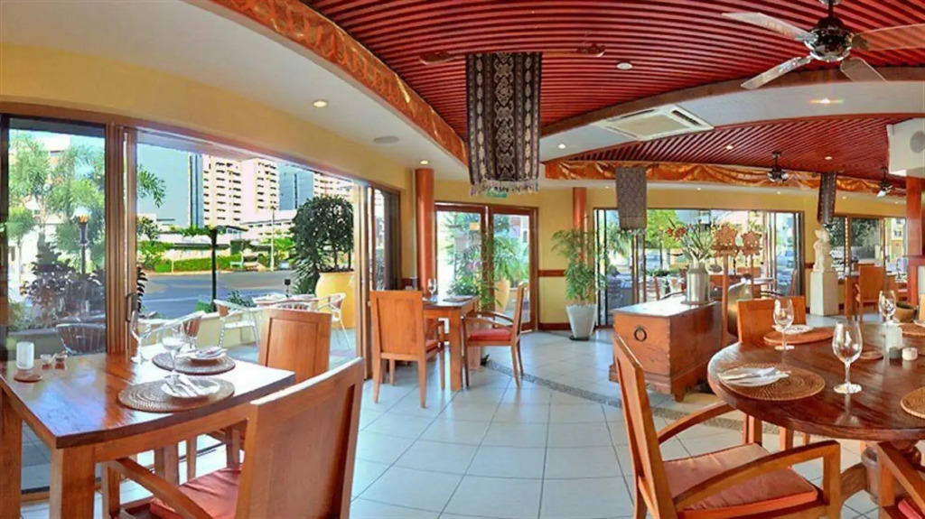 Bay Village Tropical Retreat & Apartments
