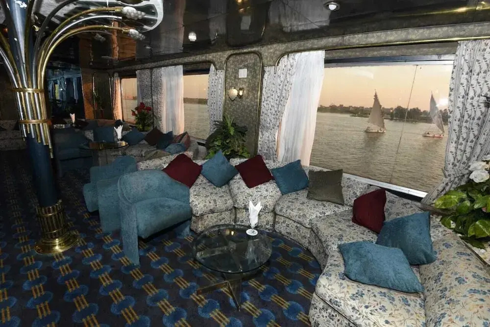 Diamond ship Hotel