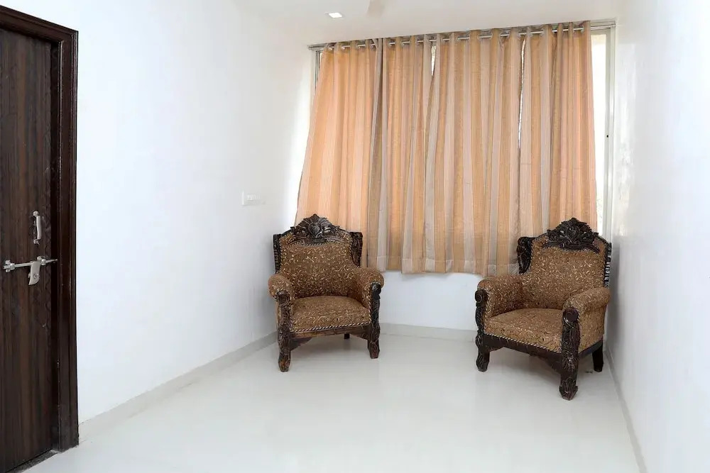 OYO 10064 Home Bright 3BHK Gulabh Bagh