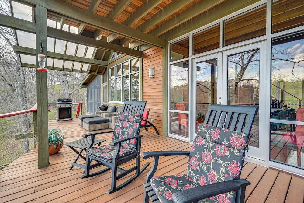 Fun w/ Family! Lakefront Gem in Jamestown w/ Dock