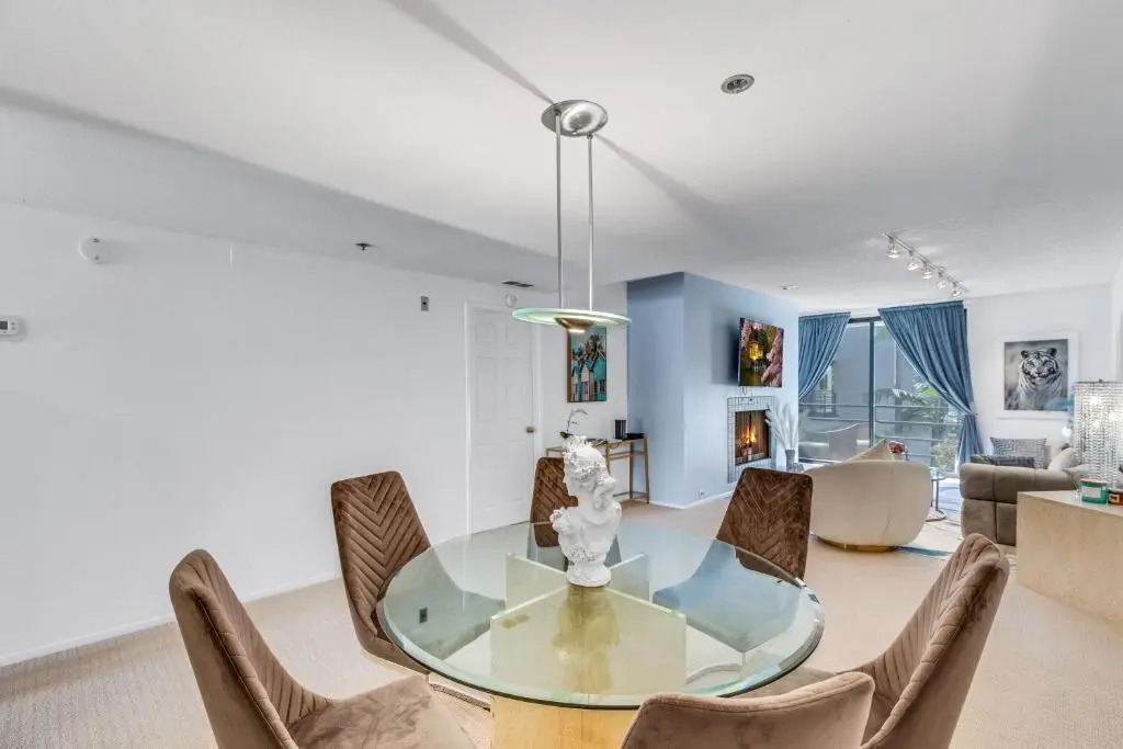 Spacious 2BR Santa Monica Beach Condo