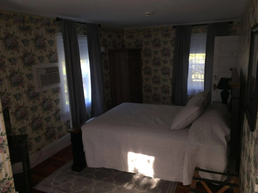 The Harbor Inn