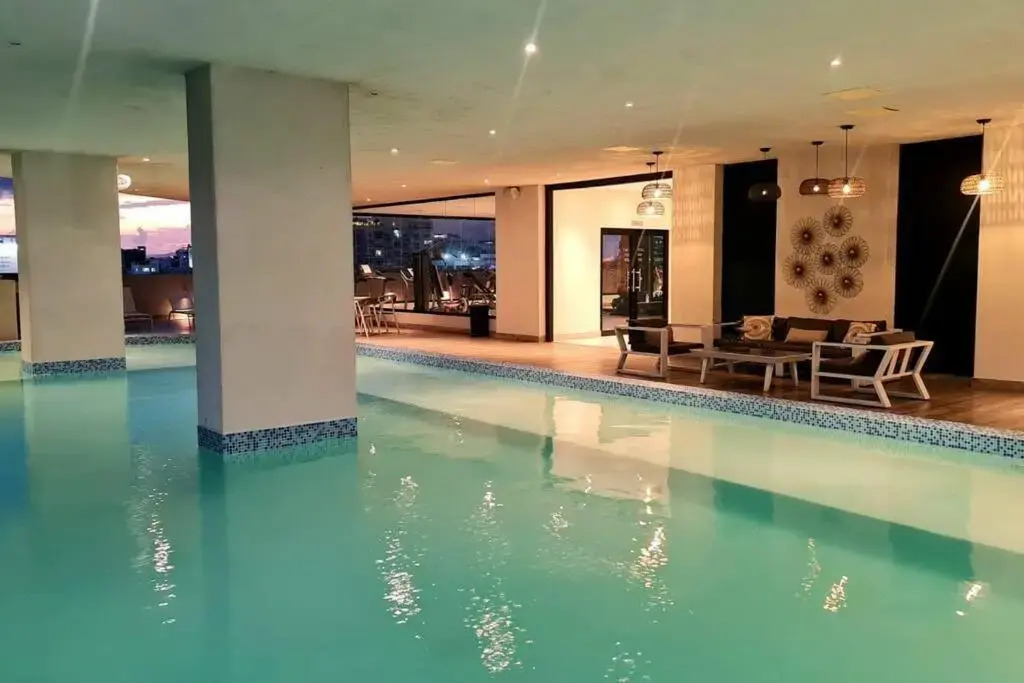 Lujoso apartamento, vista al mar, 2 hab.