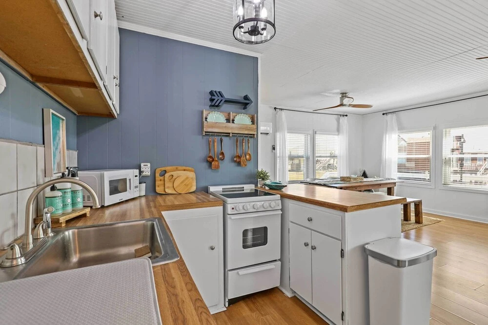 1 Mi to Shore: Bright Jamaica Beach Getaway!