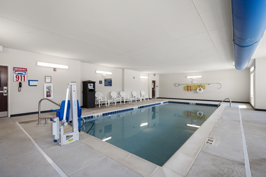 Cobblestone Hotel & Suites - Urbana