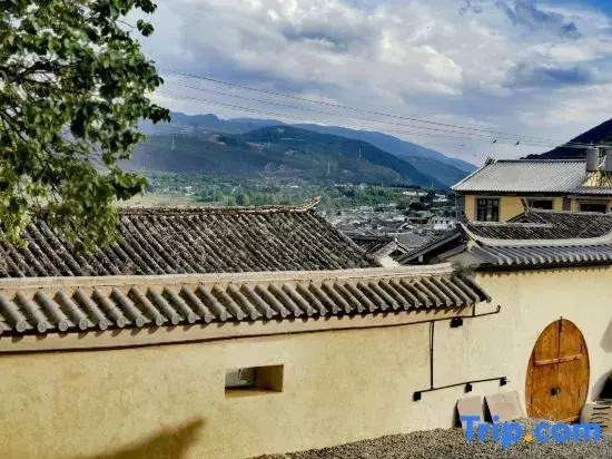 Shaxi Thirty-Three Mountain View Homestay