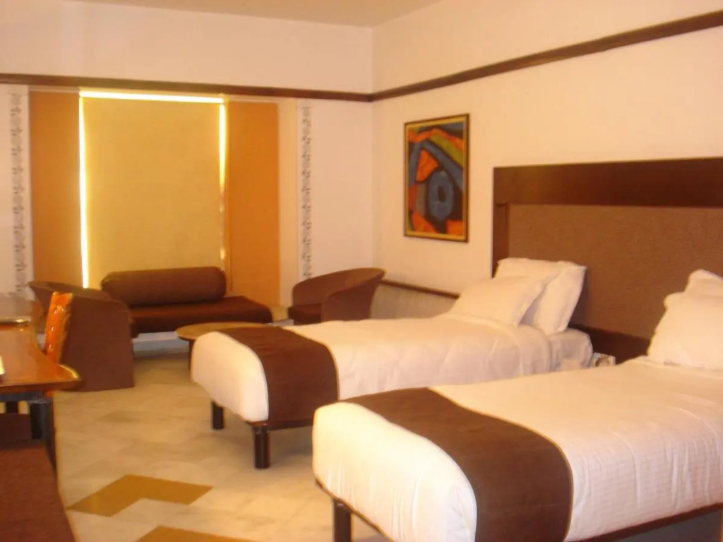 Hotel Paras