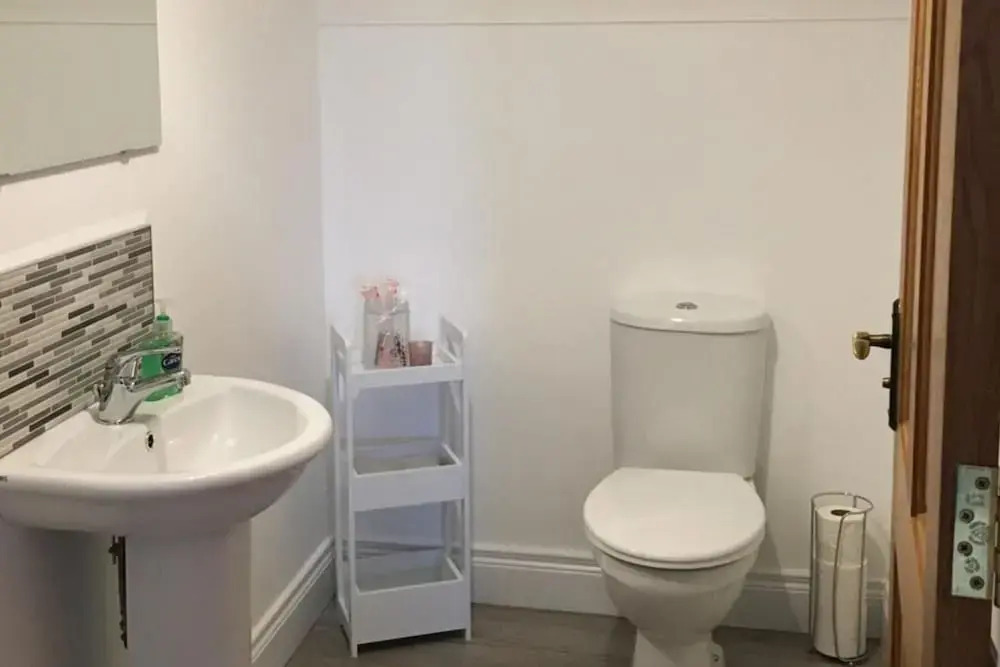 Sea & Mountain View-garden-wi-fi-parking- Sleeps 4